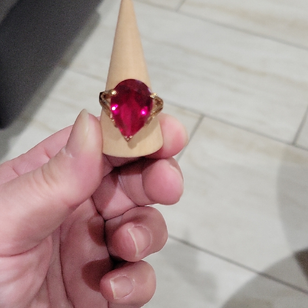 Elegant Gold Tone And Pink Oval Ring